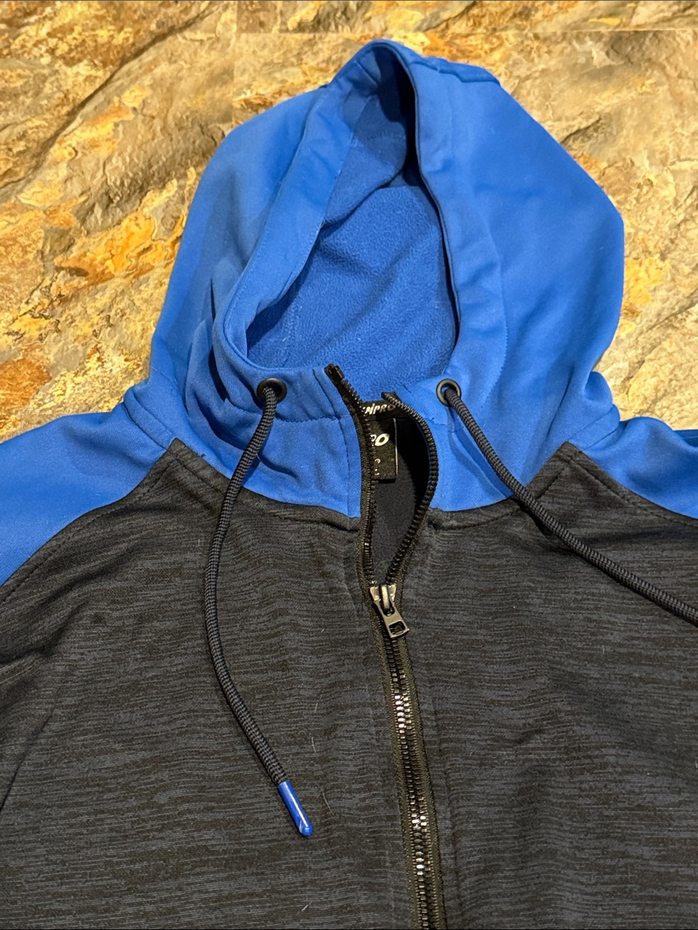 Men’s size small zip up hoodie - Picture 3 of 9